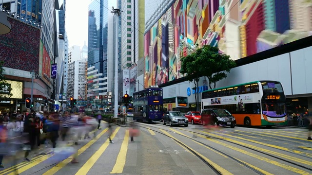 香港铜锣湾附近的人口和交通状况视频素材