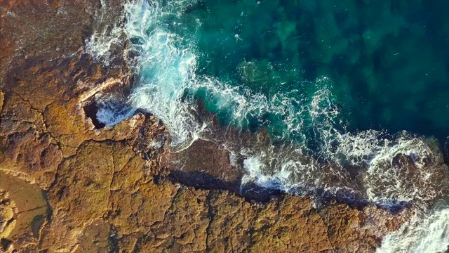 登上大岛的海岸视频素材