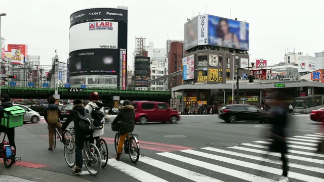 延时:日本东京新宿的行人视频素材