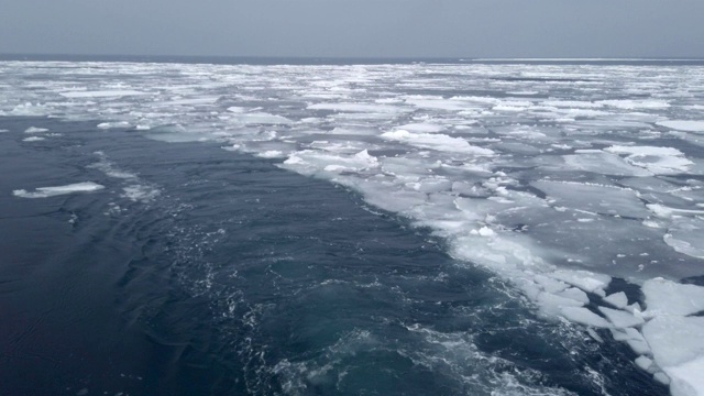 漂流冰和鄂霍次克海，北海道。视频素材