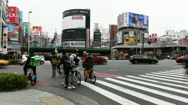 延时:日本东京新宿的行人视频素材