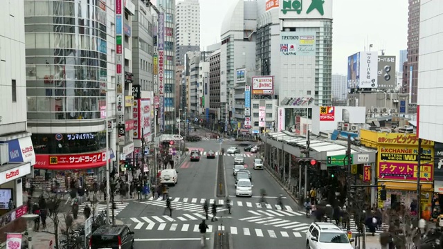 延时:行人在日本东京新宿购物视频素材