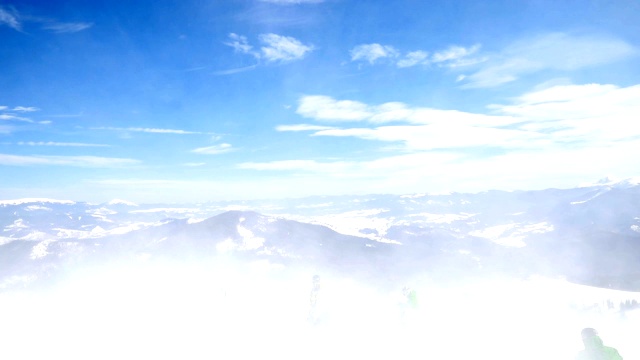 冬天山上有暴风雪视频素材