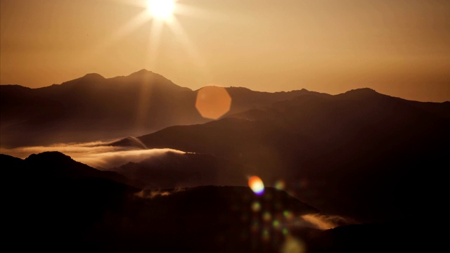 日三山(国家公园)的榕树峰和天王峰日出视频素材