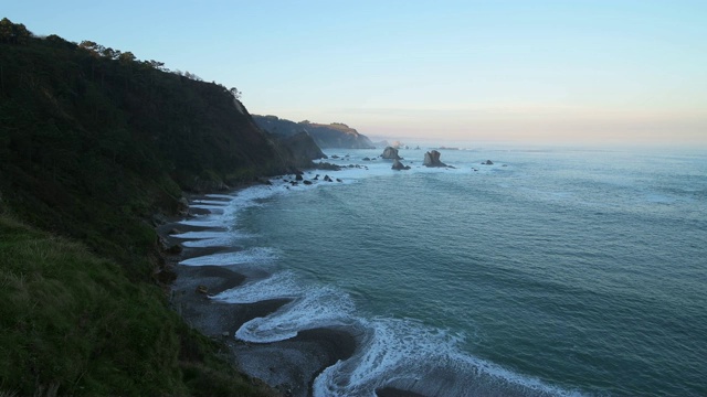 Silencio 海滩 (Playa del Silencio) 的日出。视频素材