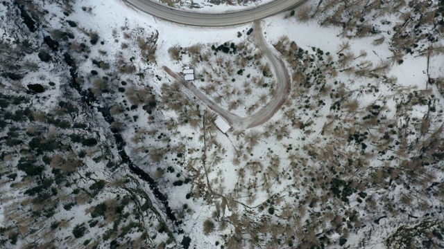 空中攀登:意大利南蒂罗尔雪景中的建筑视频素材