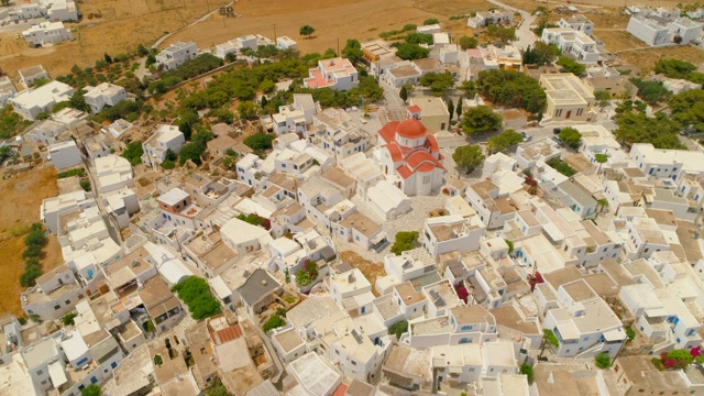 Aerial: Looking Down on Homes Close Together in Paros，希腊视频素材