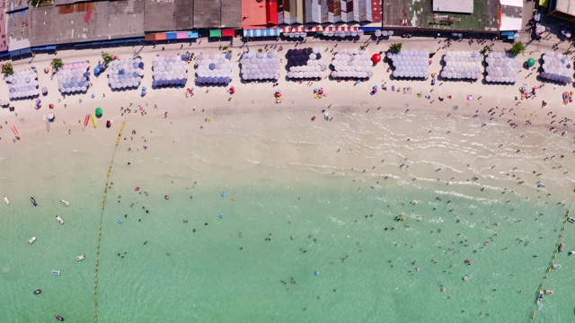 鸟瞰图的海滩与美丽的海在Koh larn岛在芭堤雅市泰国视频素材