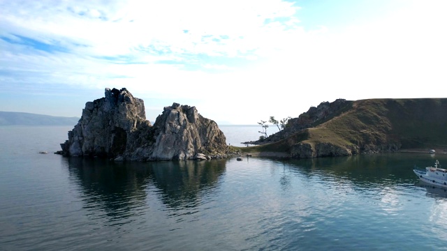 一个著名的旅游景点。贝加尔湖的象征。视频素材