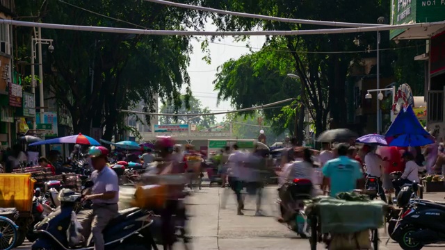 阳光明媚的一天三亚城市交通街道全景4k时间推移海南岛中国视频素材