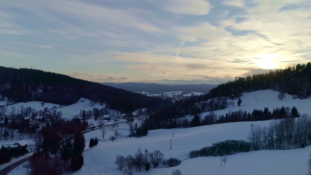 冬季仙境。雪山鸟瞰图视频素材