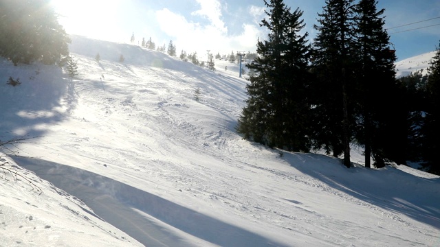 滑雪者要下山了视频素材