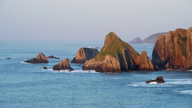 日落时分，从拉盖鲁阿海滩到蓬纳托尔的景色。视频素材