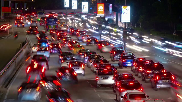 夜晚照亮吉隆坡城市交通街道公路公路全景4k时间间隔马来西亚视频素材