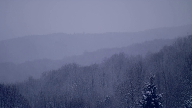 冬季仙境。的雪山风景视频素材