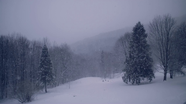 冬季仙境。的雪山风景视频素材