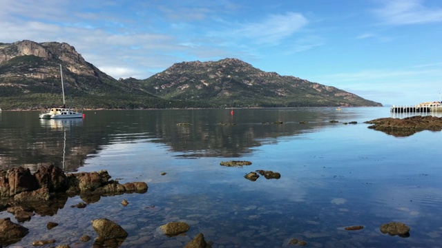 澳大利亚塔斯马尼亚的Coles Bay Freycinet国家公园视频素材