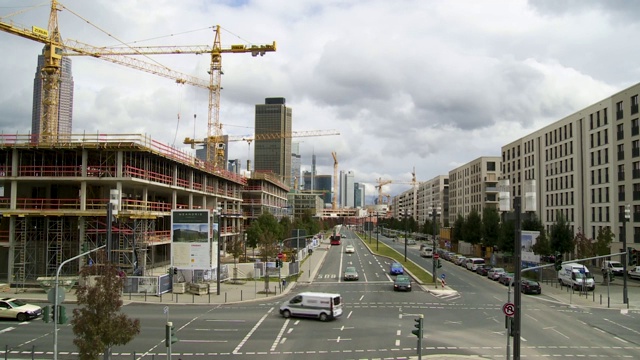 大城市全景:街道，摩天大楼和建筑视频素材