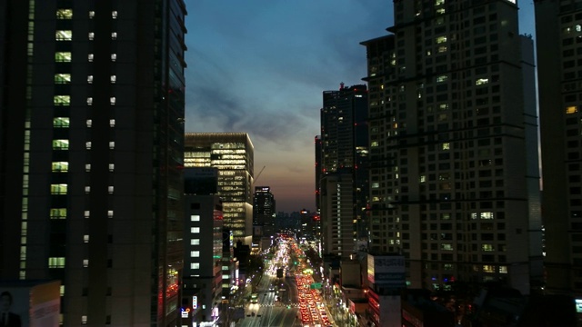 韩国首尔龙山谷的城市建筑夜景视频素材