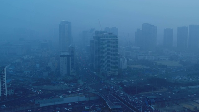 韩国首尔龙山谷的细尘和城市景观视频素材