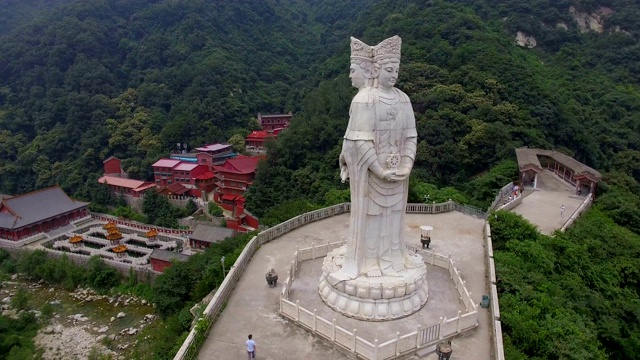 鸟瞰观音寺佛像，西安，陕西，中国。视频素材