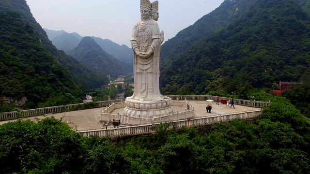 鸟瞰观音寺佛像，西安，陕西，中国。视频素材