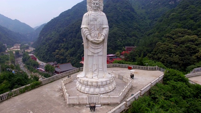 鸟瞰观音寺佛像，西安，陕西，中国。视频素材