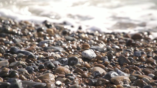 英国海滩上的海浪/超级慢镜头视频素材