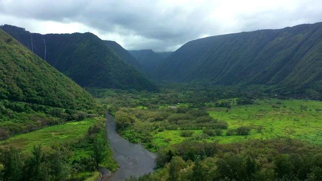 夏威夷大岛Waipio山谷的航拍视频素材