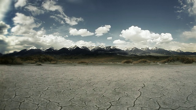 山前干裂湖。自然背景。视频素材