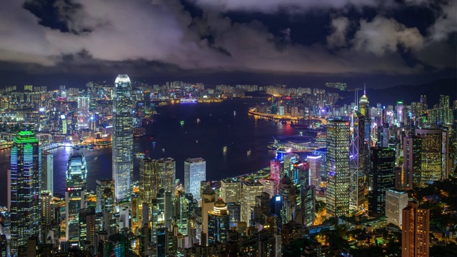 维多利亚港周边的市中心夜景视频素材