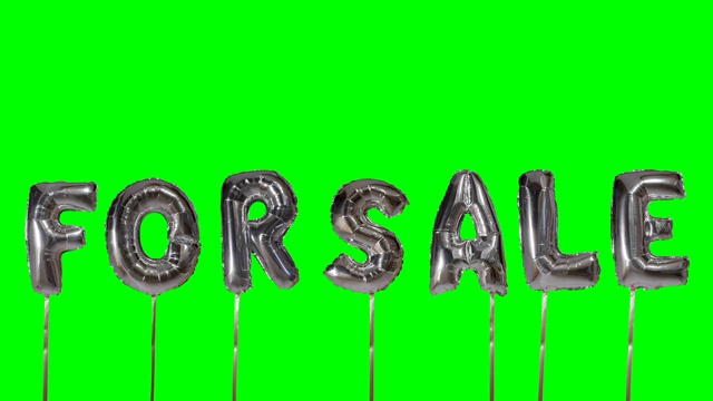 出售的话从氦气银气球字母漂浮在绿色屏幕上视频下载