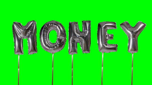字钱从氦气银气球字母漂浮在绿色屏幕视频下载