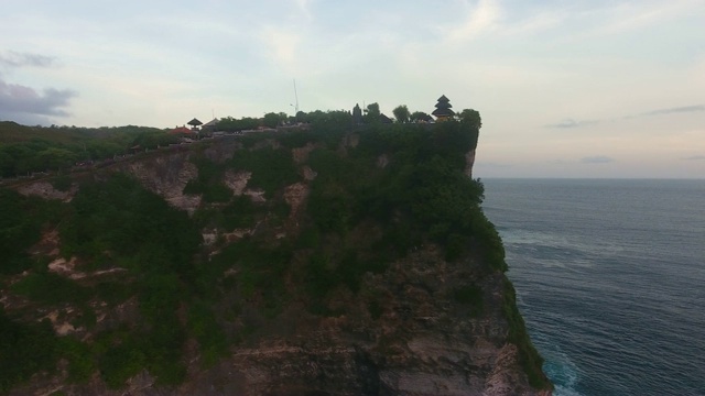 乌鲁瓦图寺日落鸟瞰图视频素材