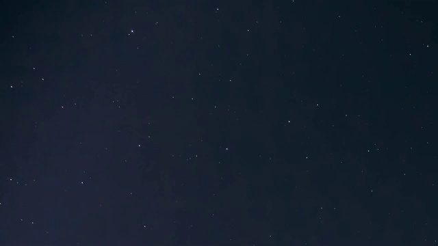 夜晚星空背景。自然发光的星星夜景视频素材