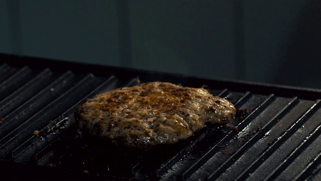 牛肉汉堡肉饼视频素材