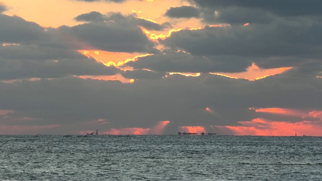 日本冲绳岛海岸的日落视频素材