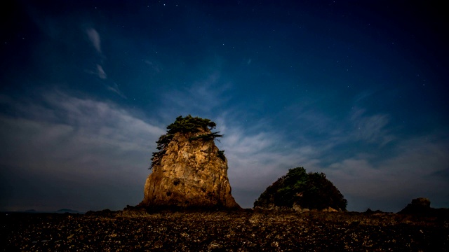 大田郡高堤海滩岩石夜景视频素材