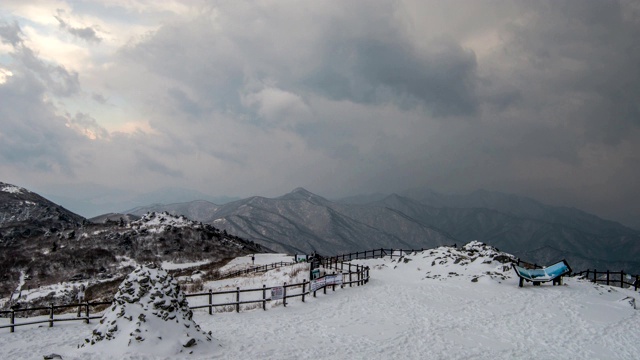 德岳山(国家公园)乡角峰雪景视频素材