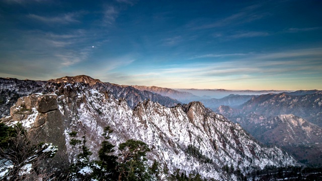 德岳山(国家公园)龙长城岭雪景视频素材