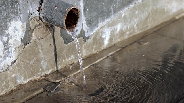 铁管和浇水视频素材