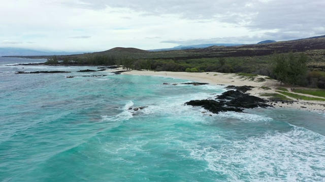 Makalawena海滩大岛夏威夷鸟瞰图视频素材