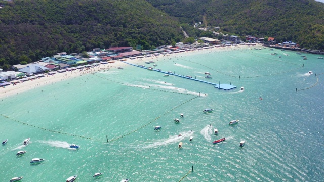 鸟瞰图的海滩与美丽的海在Koh larn岛在芭堤雅市泰国视频素材