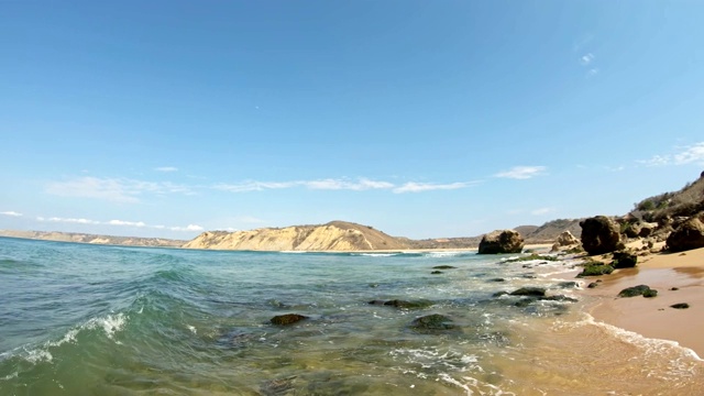 冲浪者的海滩，海浪和岩石，卡波雷多视频下载