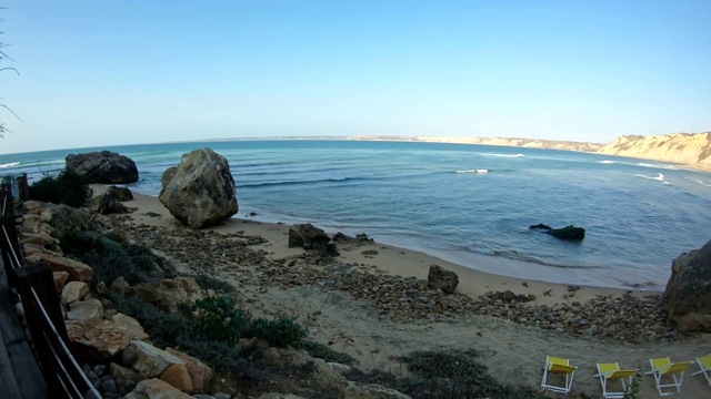 冲浪者的海滩，海浪和岩石，卡波雷多视频素材