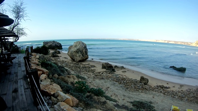 冲浪者的海滩，海浪和岩石，卡波雷多视频素材