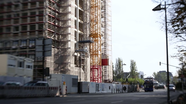 街道交通和在建建筑视频素材