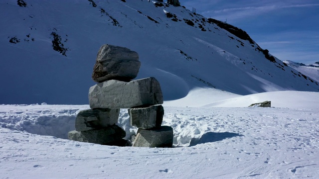 在滑雪板上滑雪视频素材