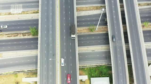 公路鸟瞰图。运输物流概念视频素材