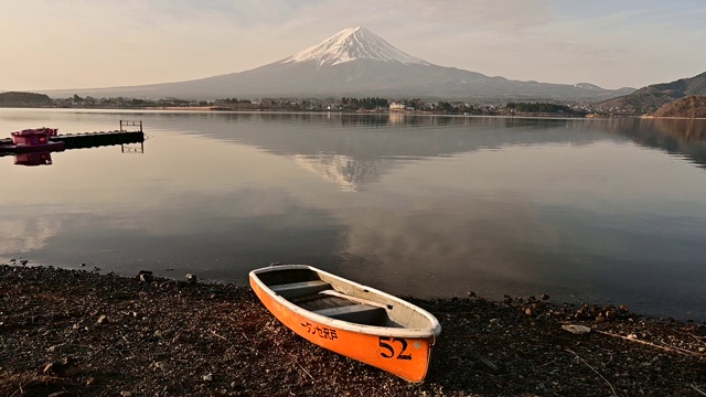 富士山日出和川口湖鸭子视频素材